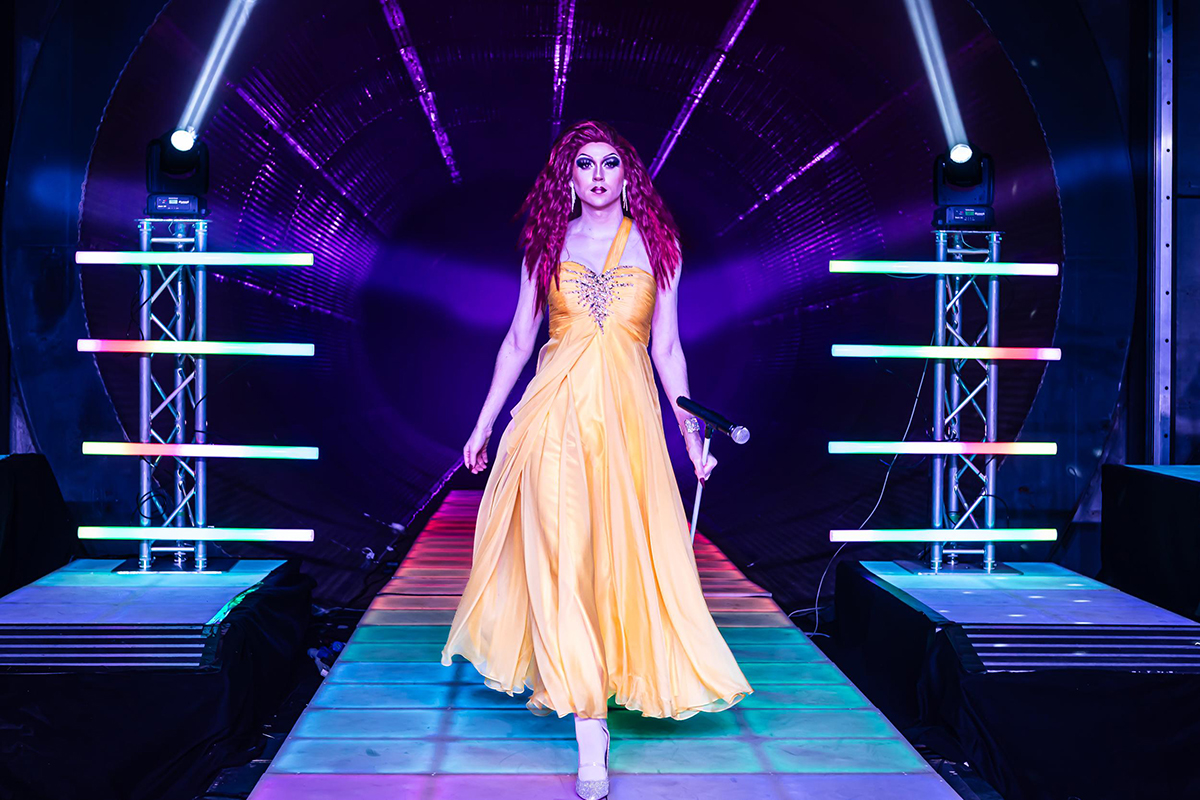 Cover Queens 06
